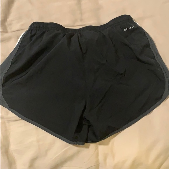 Nike dry fit shorts - Picture 2 of 3